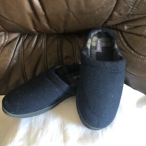 NWT Van Heusen Men’s Premium Slippers, s. M 8-9